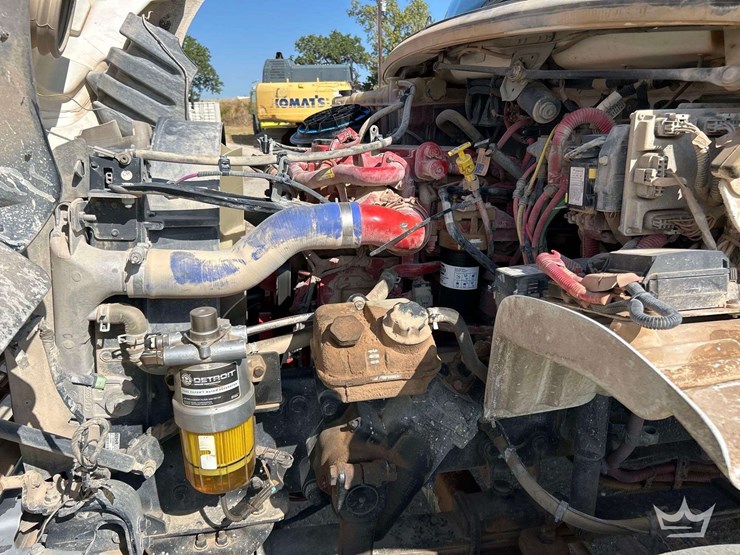 2019-freightliner-m2-106-image-8