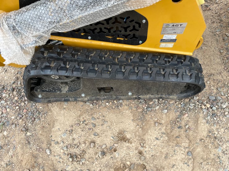 #5513-•-2026-agt-compact-track-loader-image-6