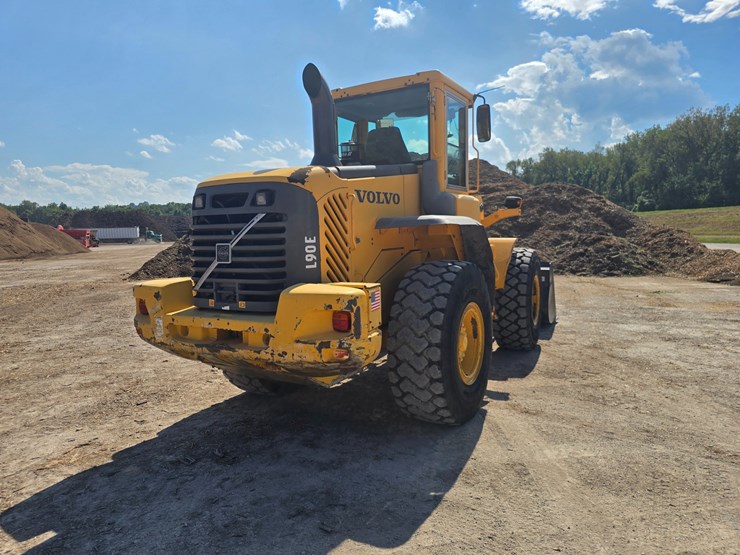 2005-volvo-l90e-image-11