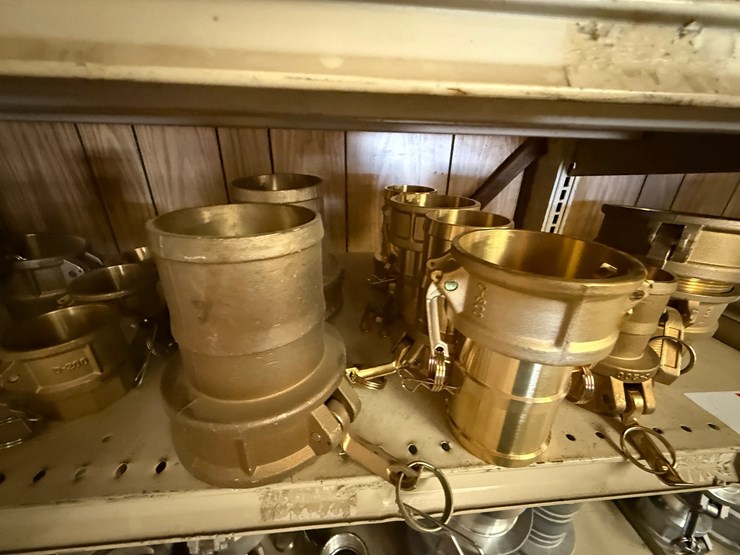 2nd-shelf-w/-(25+)-2”-thru-4”-camlock-brass-fittings-image-3