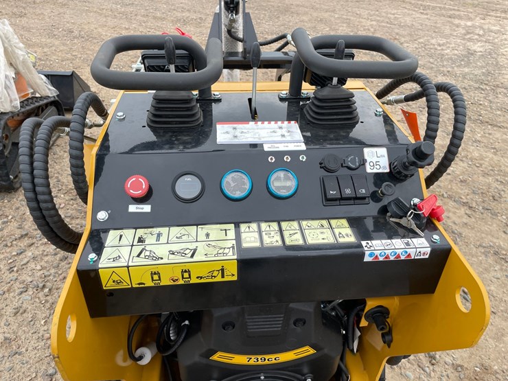 #5513-•-2026-agt-compact-track-loader-image-9