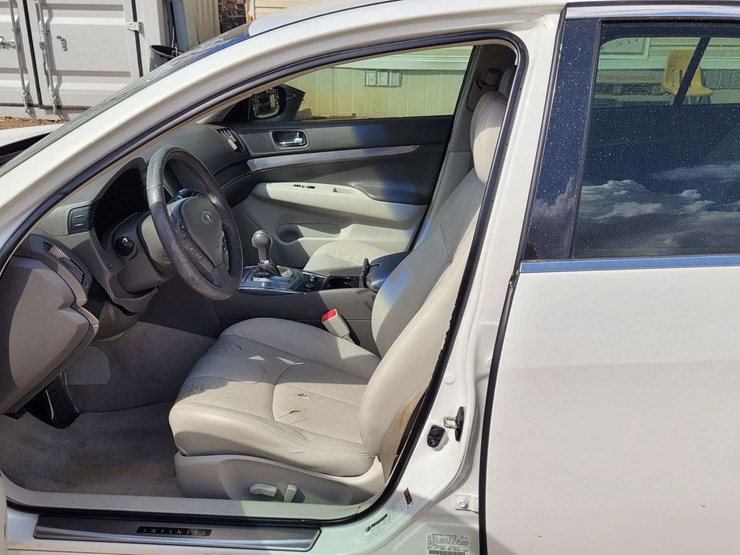 2015-infiniti-q40-sedan-4d-image-13