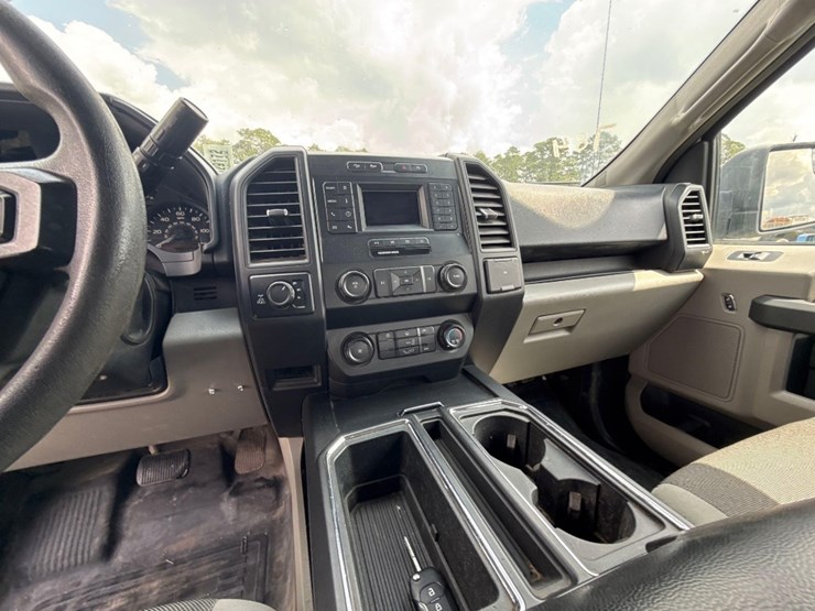 2020-ford-f150-image-13