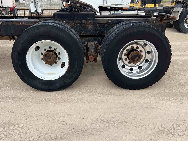 2012-mack-gu713-image-10