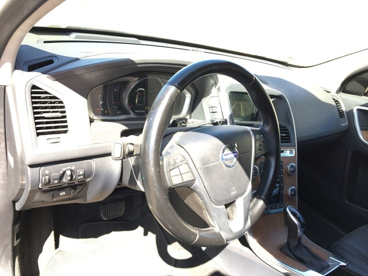 2017-volvo-xc60-image-9