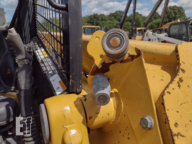 2002-deere-250-image-18