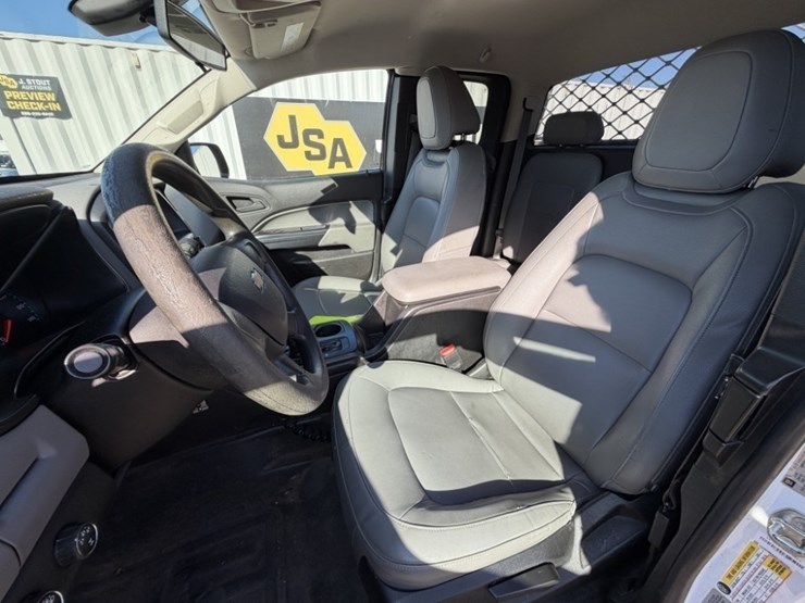 2016-chevrolet-colorado-image-23
