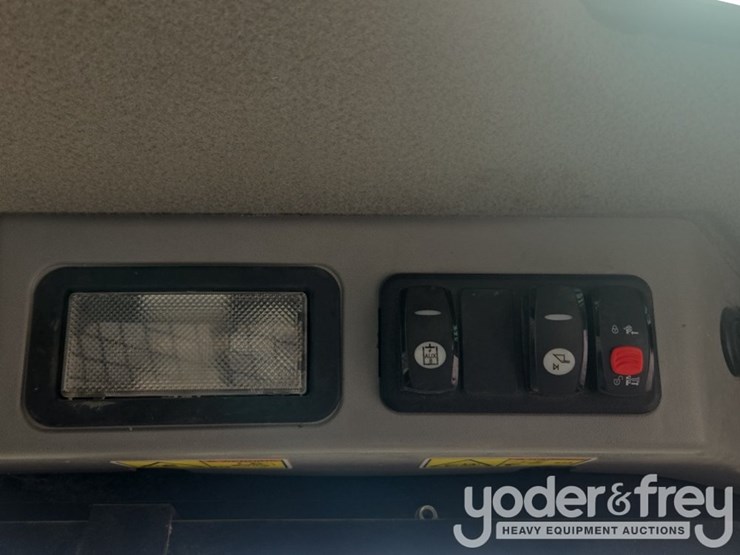 2019-caterpillar-226d-image-46
