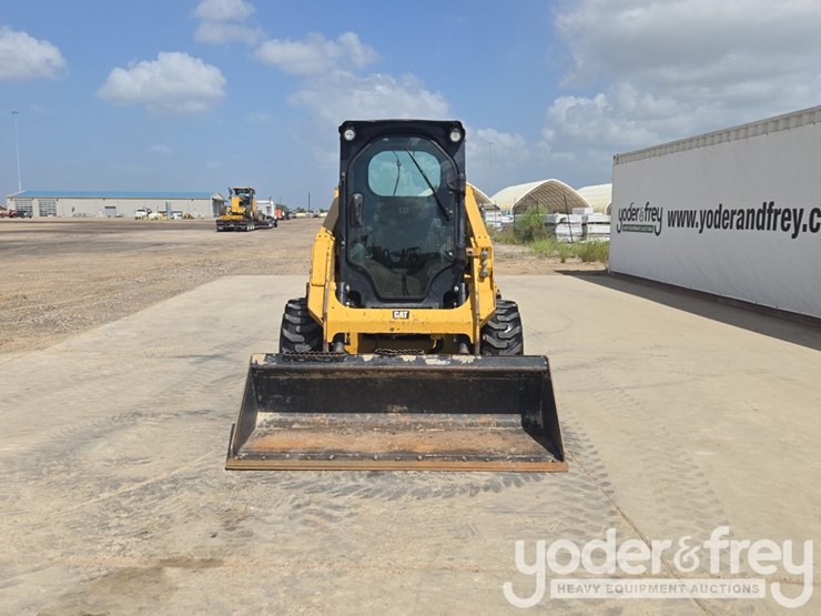 2019-caterpillar-226d-image-8