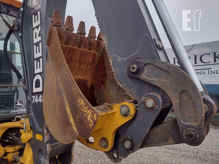 deere-410l-image-33