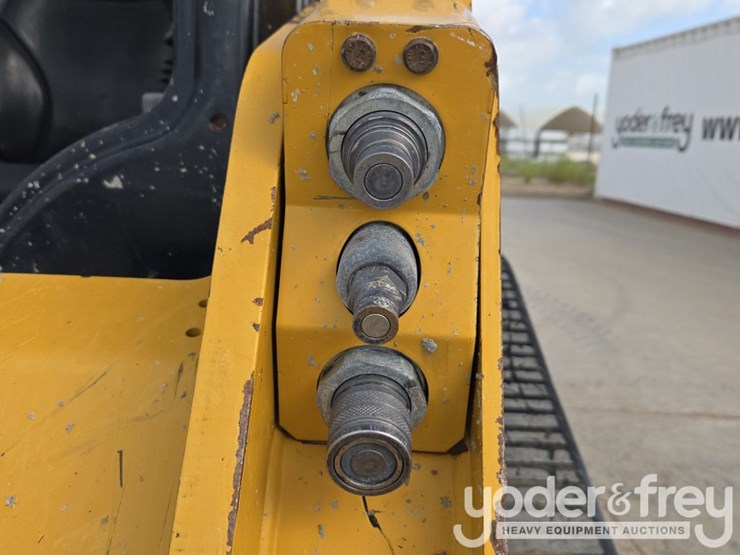 2019-caterpillar-259d3-image-24