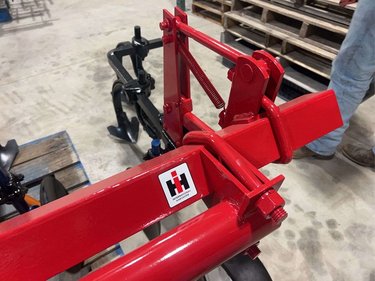 international-harvester-two-row-fast-hitch-hiller-cultivator-image-9