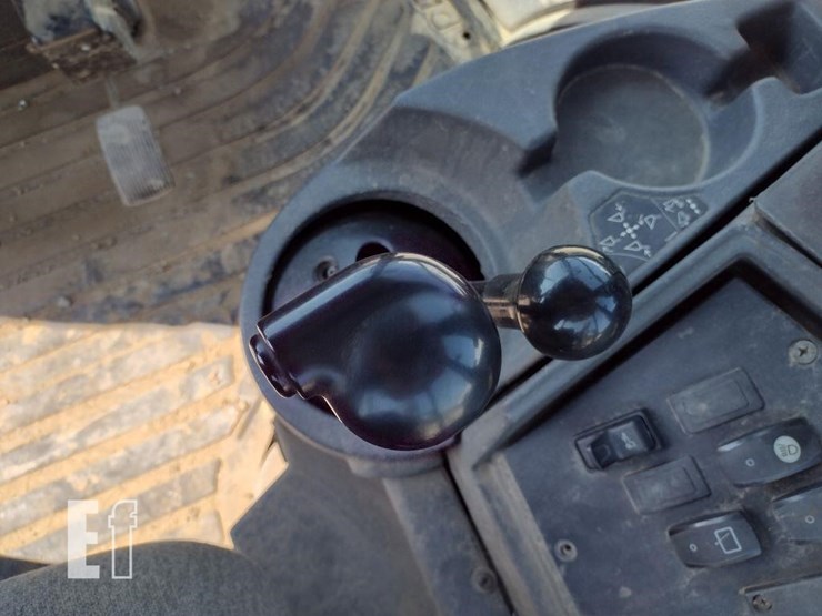 2010-deere-310sj-image-8