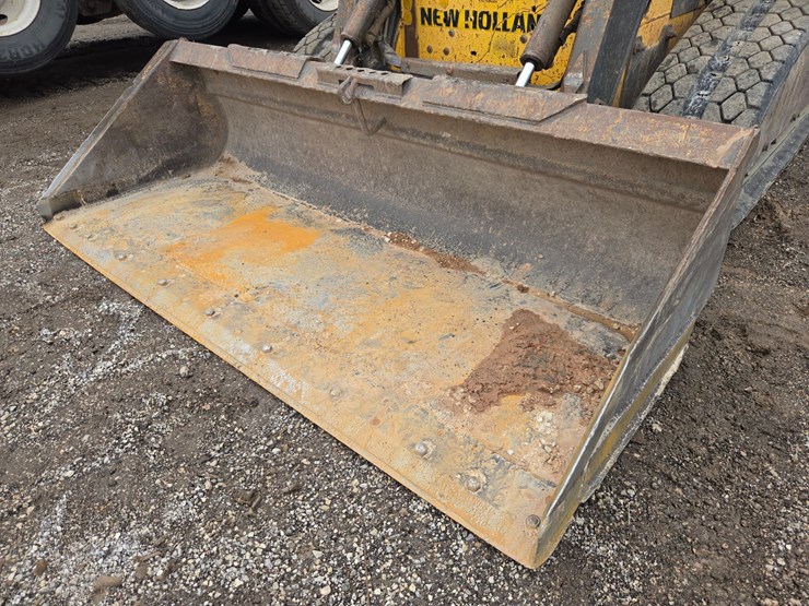 new-holland-c175-image-10