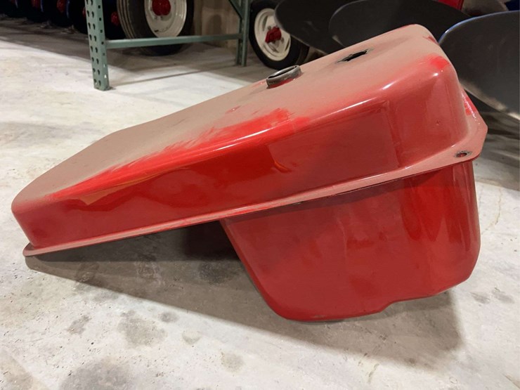 international-harvester-656-row-crop-utility-diesel-fuel-tank-image-8
