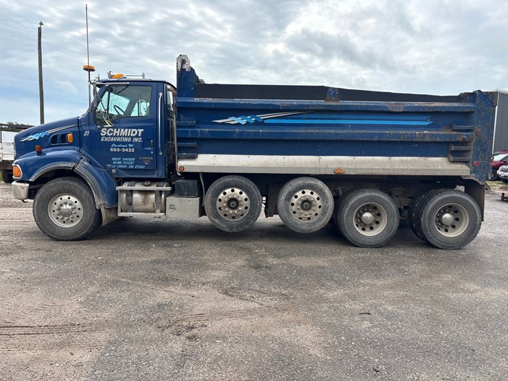#3224-•-2006-sterling-st-9500-quad-axle-dump-truck-image-2