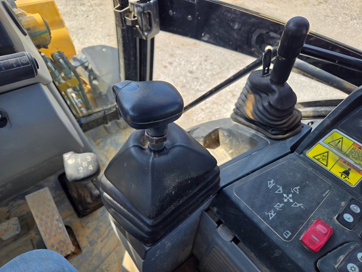 caterpillar-420e-image-45