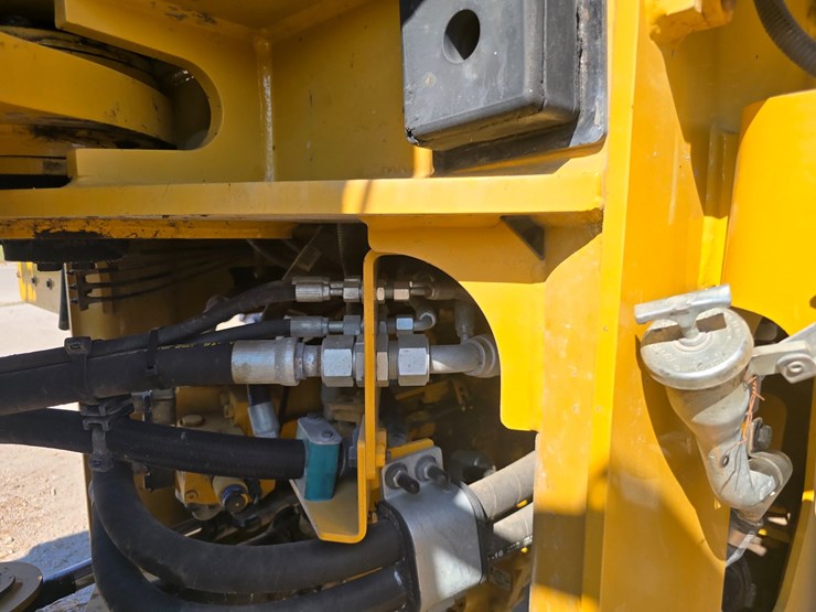 2016-caterpillar-930m-image-43