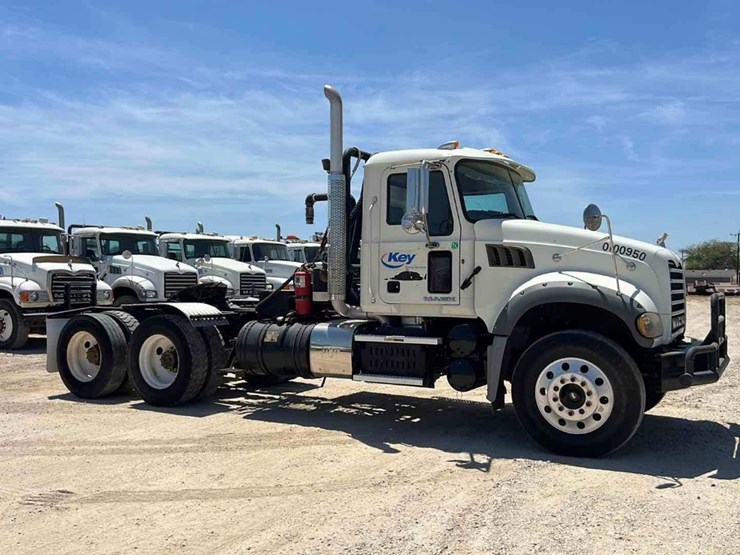 2011-mack-gu-(granite)-image-7
