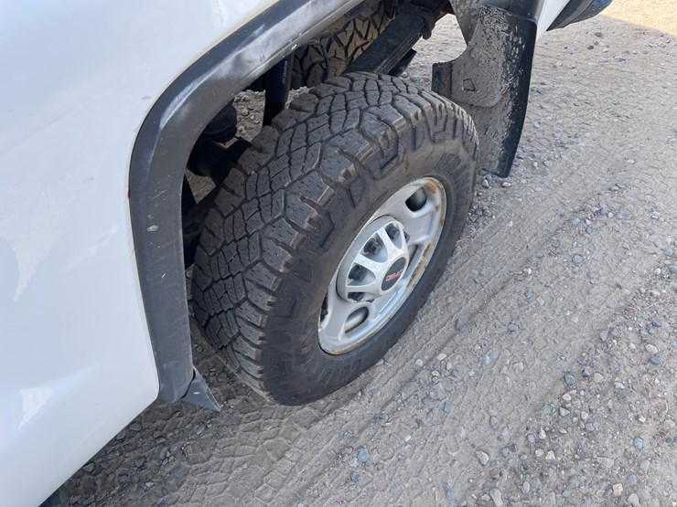 #1472-•-2019-gmc-sierra-pickup-truck-(has-mn-title)-image-10