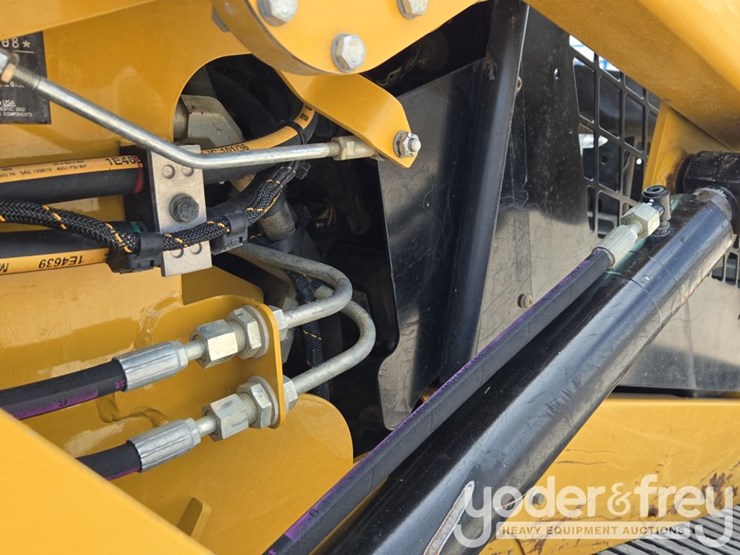 2019-caterpillar-259d3-image-28