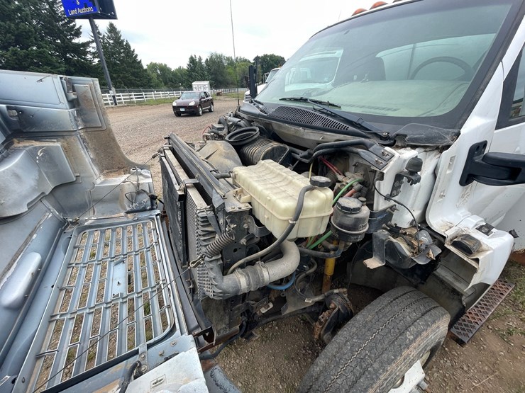 #1466-•-2003-chevrolet-c7500-fuel-and-lube-truck-(has-wy-title)-image-42