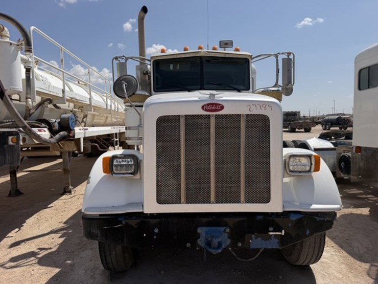 2013-peterbilt-367-image-2