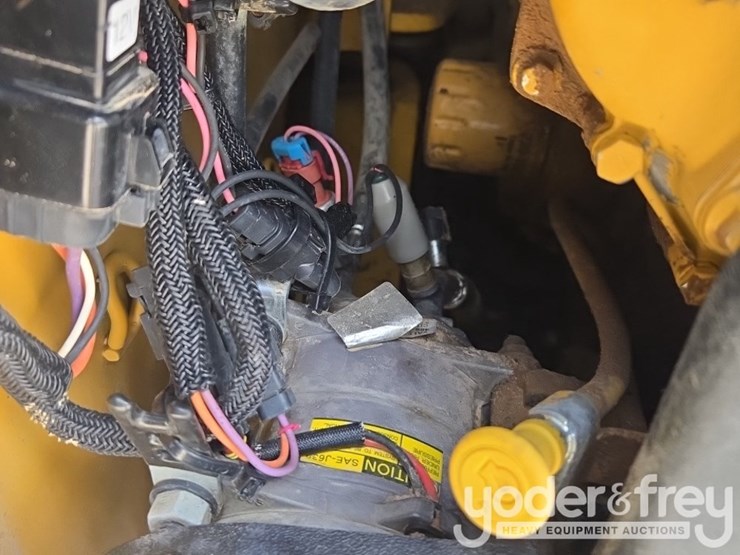 2019-caterpillar-226d-image-39