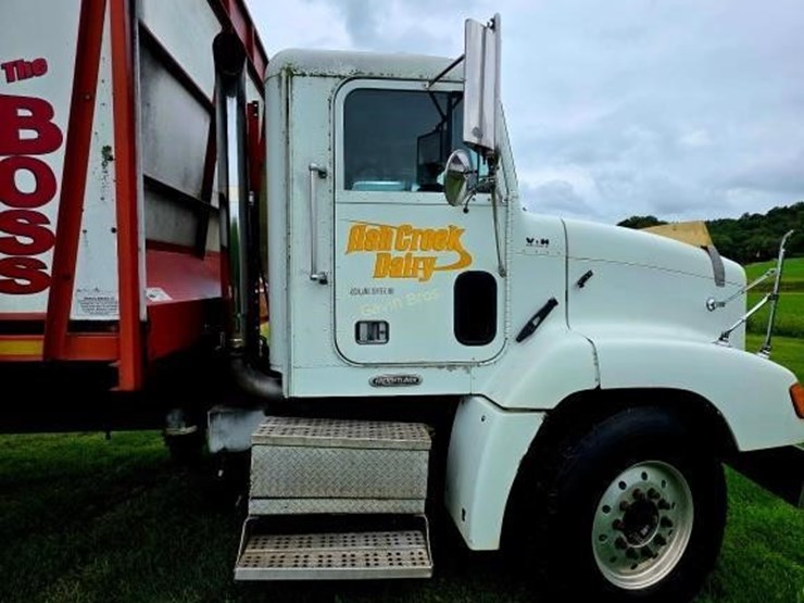 1999-freightliner-fld112-image-3