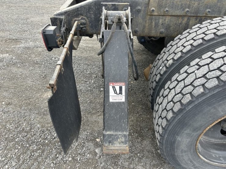 2001-peterbilt-357-image-26