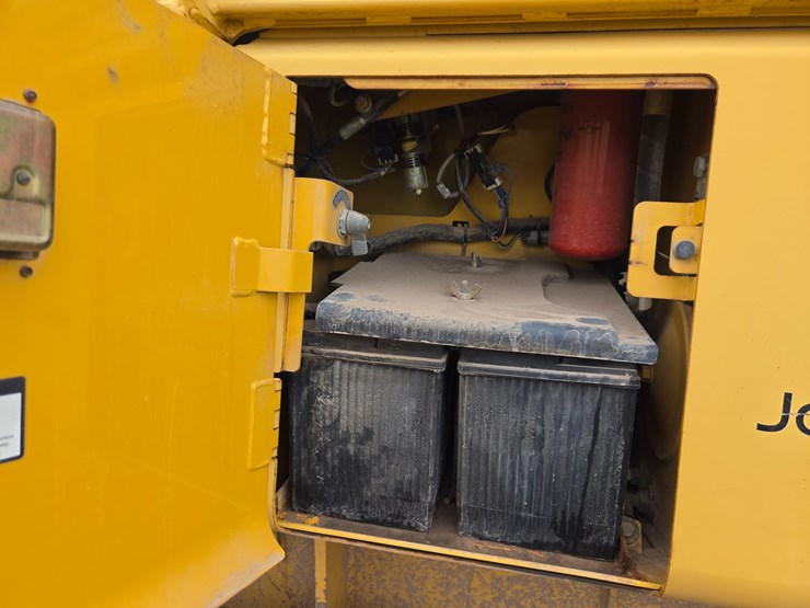 2004-deere-650h-xlt-image-28