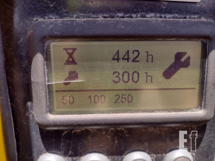 18-alamo-traxx-mower^remote^charger^-image-12