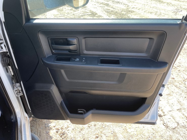#1485-•-2016-ram-5500-flatbed-truck-(has-mn-salvage-title)-image-40