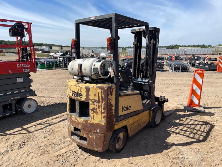 #1056-•-yale-forklift-image-5