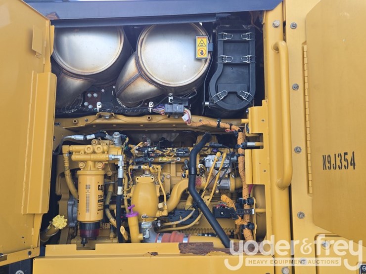 2015-caterpillar-140m3-awd-image-44