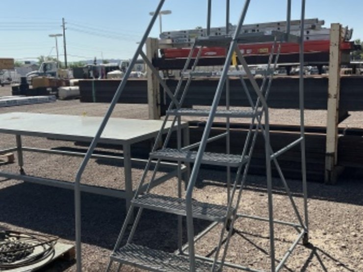 uline-easy-50-portable-stairs-image-2