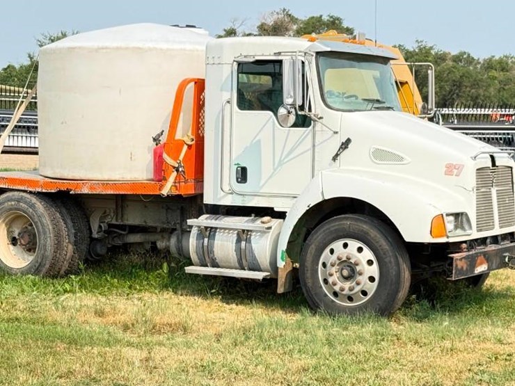 2004-kenworth-t300-image-3