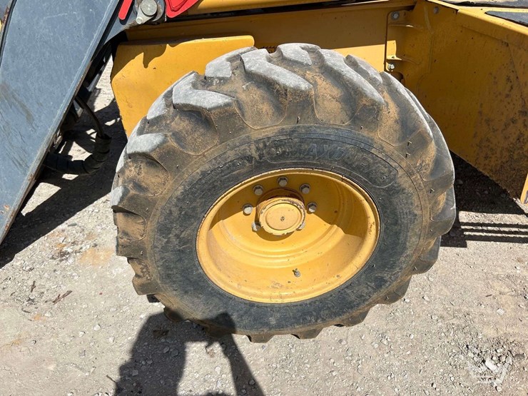 deere-410l-image-37