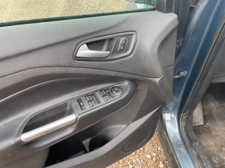 2019-ford-escape-image-17