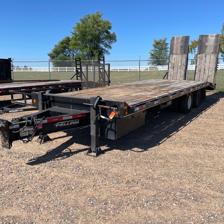 #1318 • 2003 Felling Flatbed Trailer (Has MN Title)