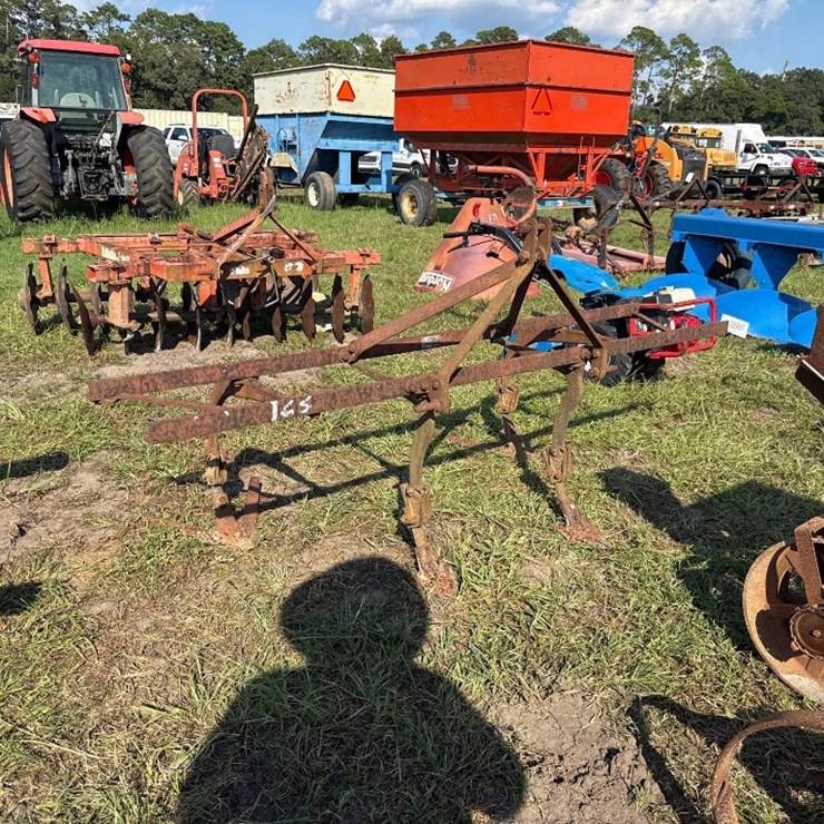 165 - 2 ROW CULTIVATOR