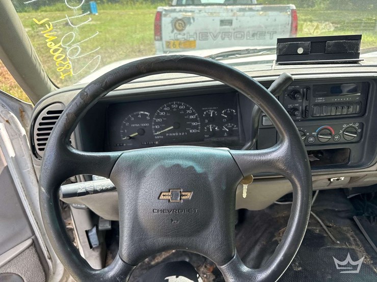 2000-chevrolet-3500-image-13