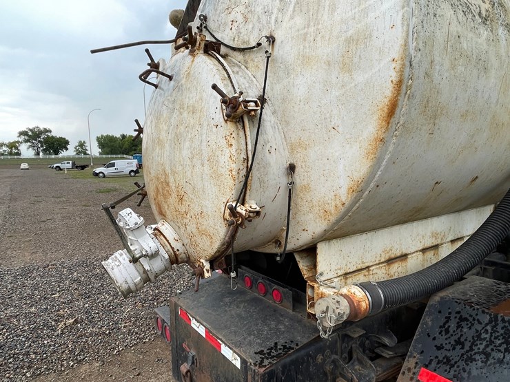 #1458-•-2001-freightliner-flatbed-truck-with-vac-excavator-system-(has-mn-title)-image-16