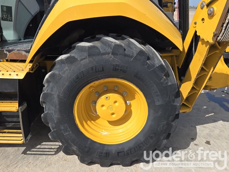 2019-caterpillar-420f2-image-10