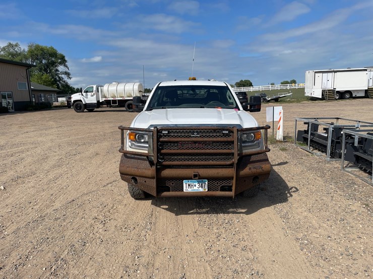#1472-•-2019-gmc-sierra-pickup-truck-(has-mn-title)-image-8