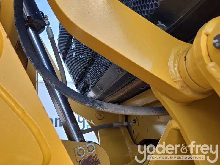 2015-caterpillar-140m3-awd-image-41