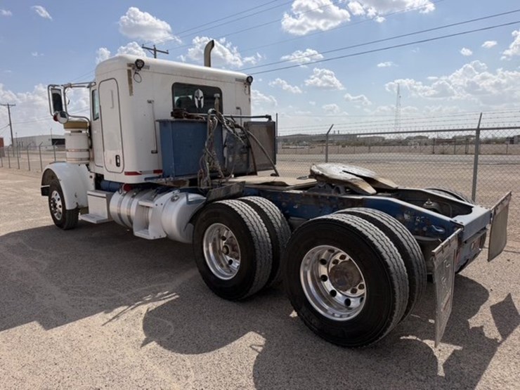 2013-peterbilt-367-image-9