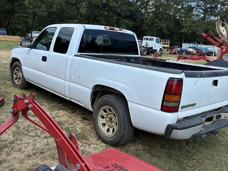2006-gmc-sierra-1500-image-3