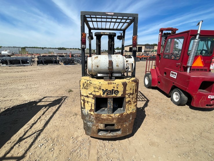 #1056-•-yale-forklift-image-4
