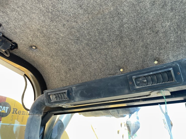 2014-caterpillar-tl642c-image-54